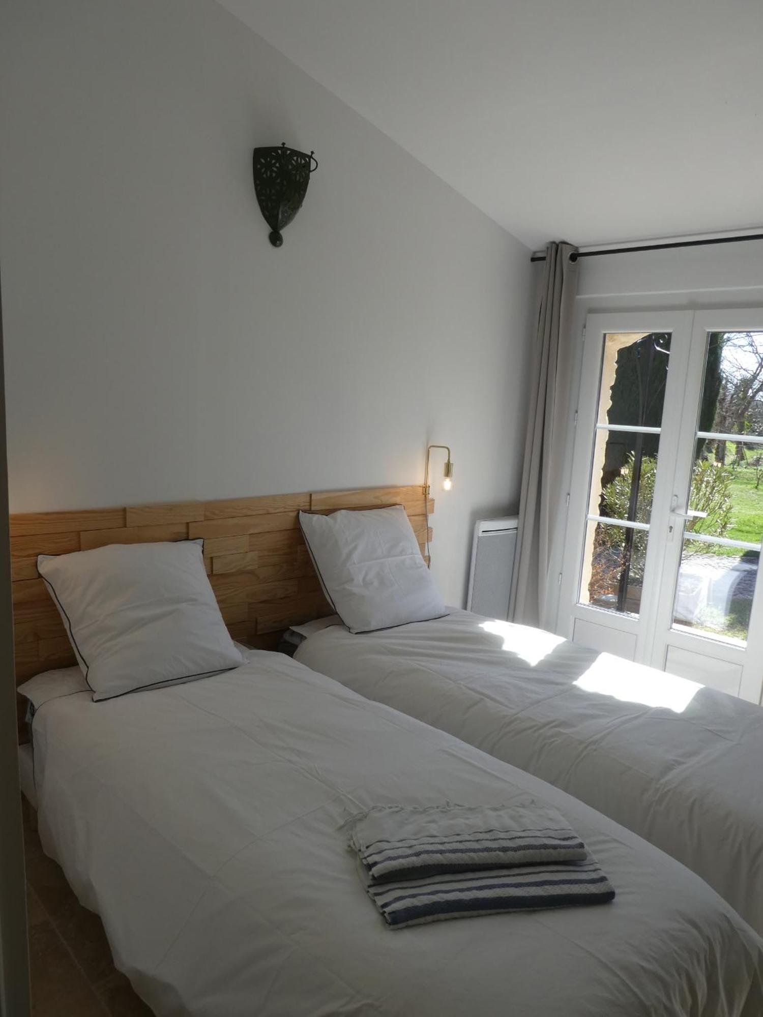 L'Auguste Maison D'Hotes Valensole Bagian luar foto
